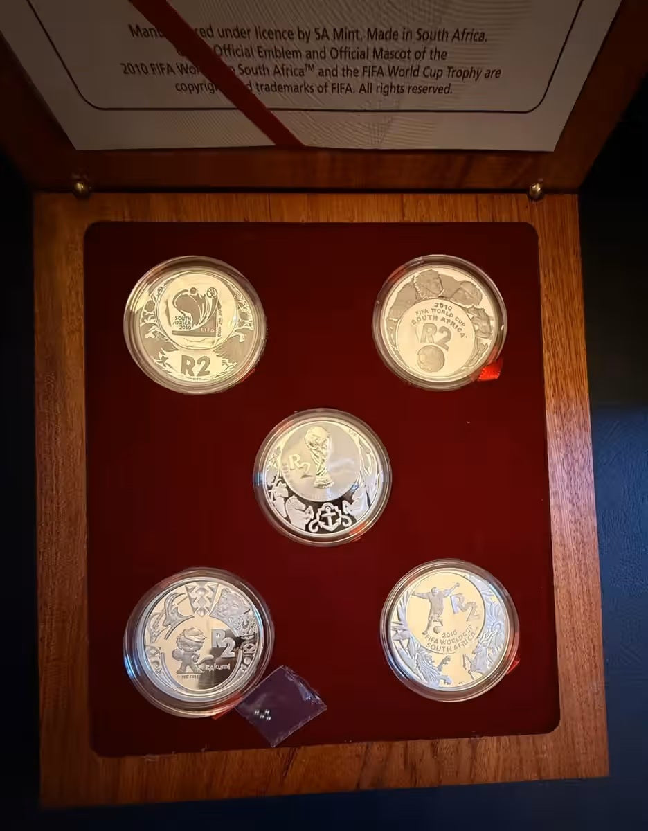 Estuche lujo plata MUNDIAL DE FUTBOL SUDAFRICA 2010 -  5 x 2 rand