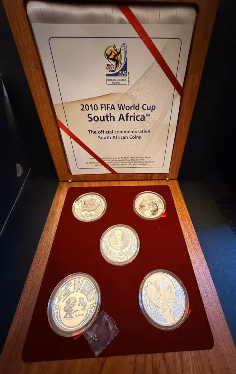 Estuche lujo plata MUNDIAL DE FUTBOL SUDAFRICA 2010 -  5 x 2 rand