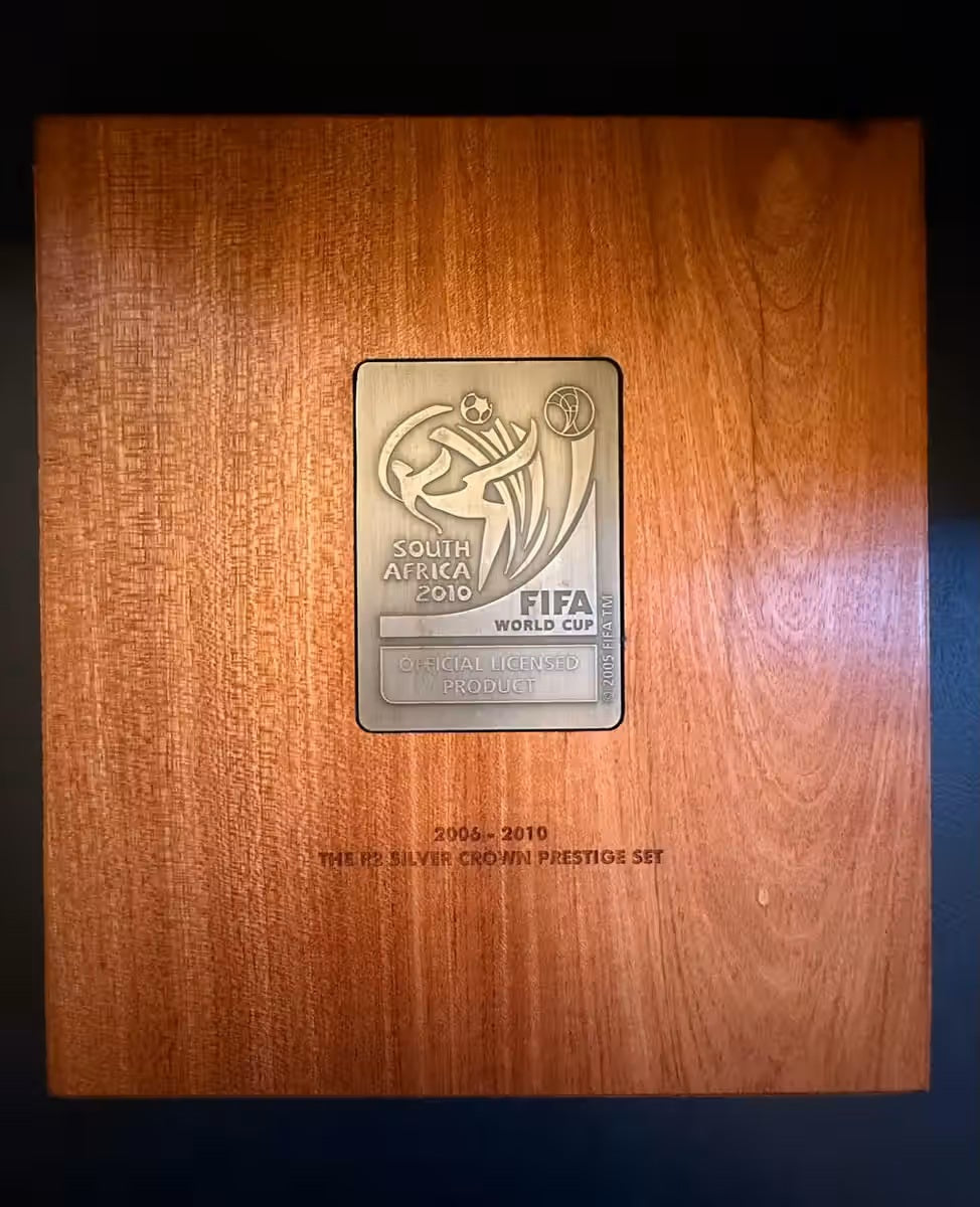 Estuche lujo plata MUNDIAL DE FUTBOL SUDAFRICA 2010 -  5 x 2 rand